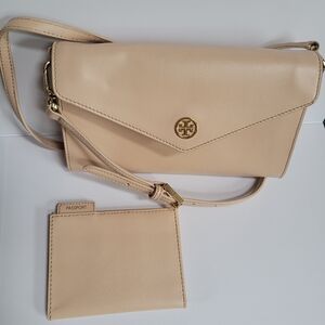 Chic Tory Burch Beige Envelope Robinson Crossbody Bag Clutch